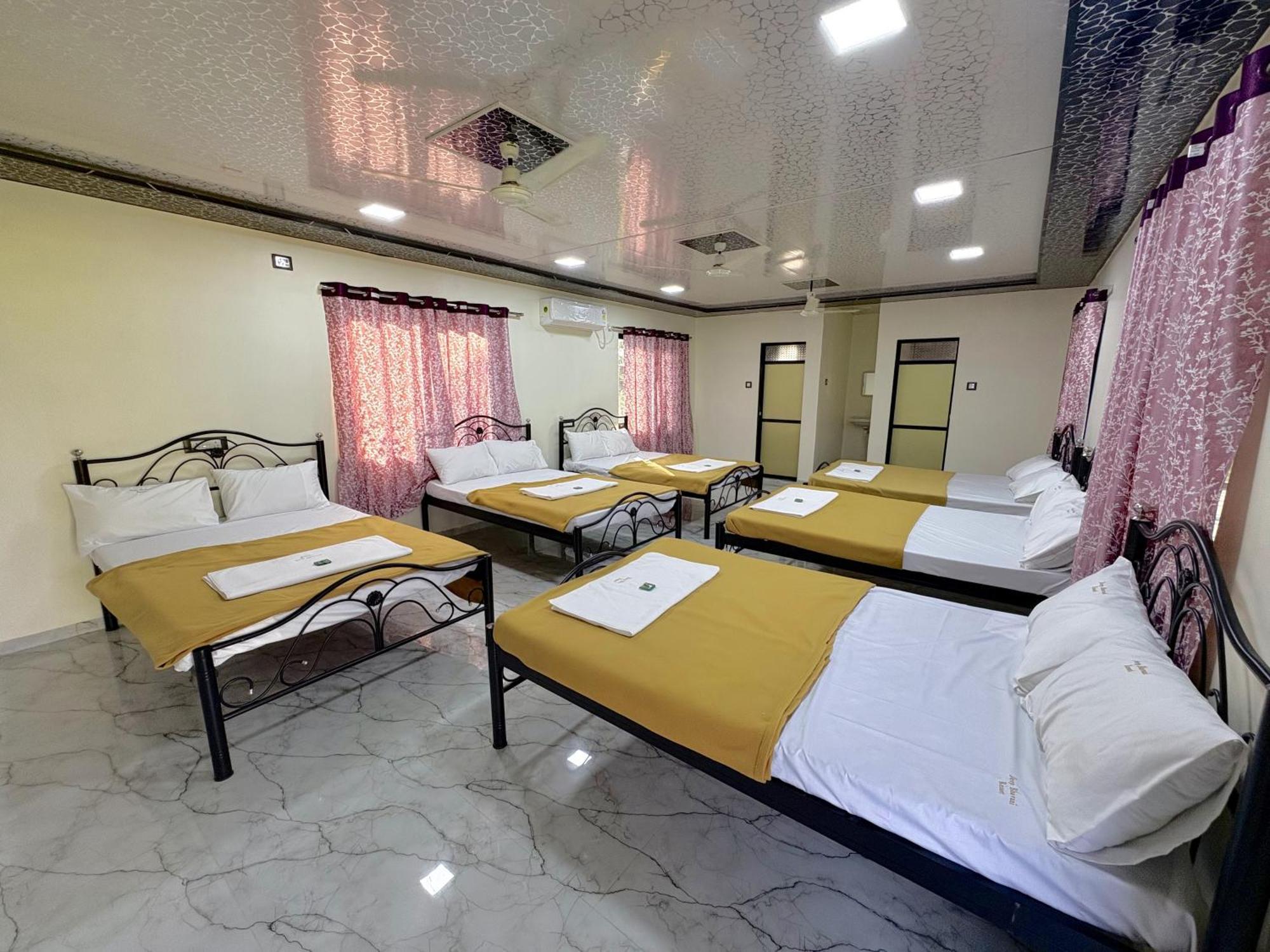 Deep Bhavani Resort 卡尔贾特 外观 照片