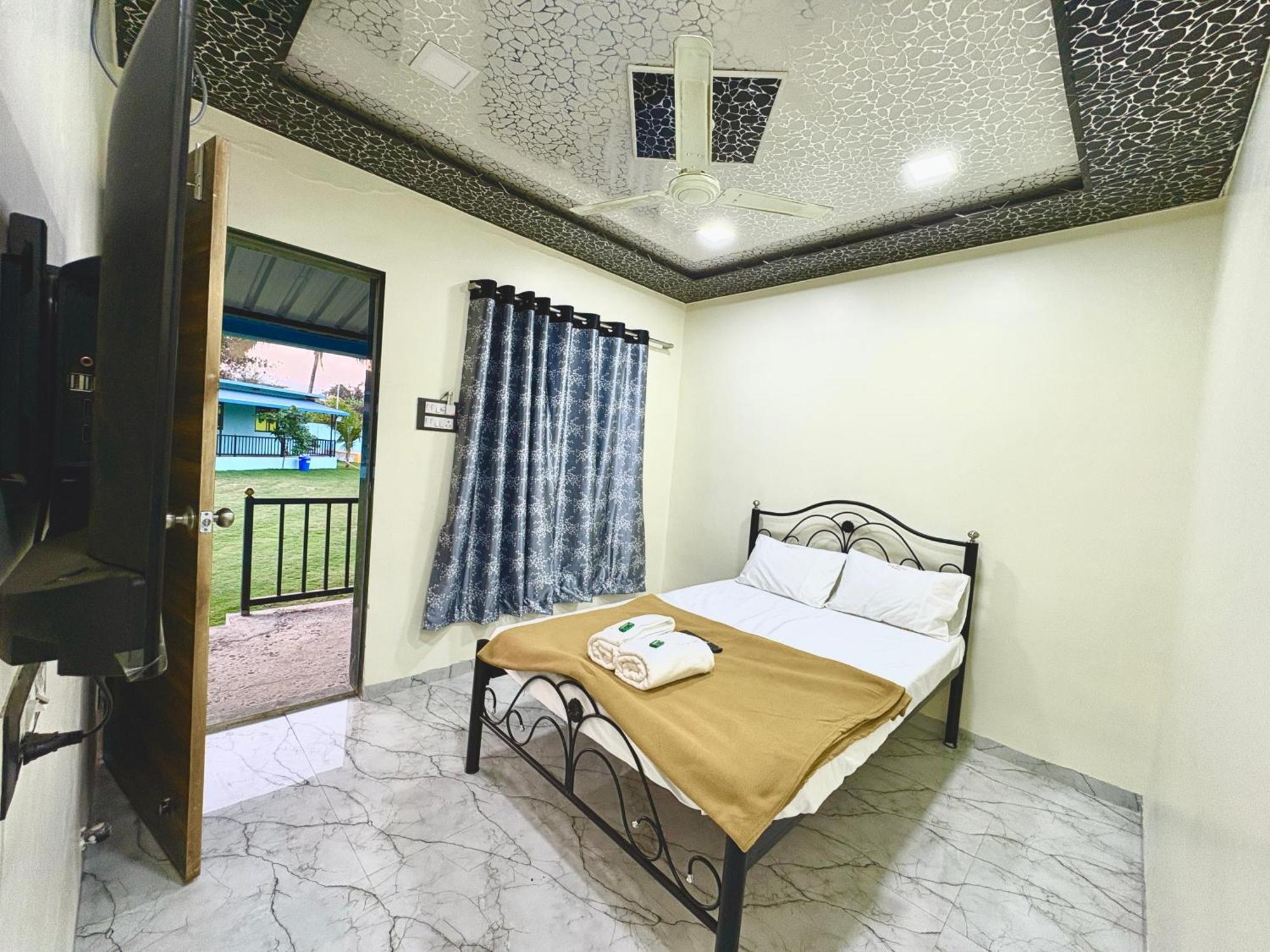 Deep Bhavani Resort 卡尔贾特 外观 照片