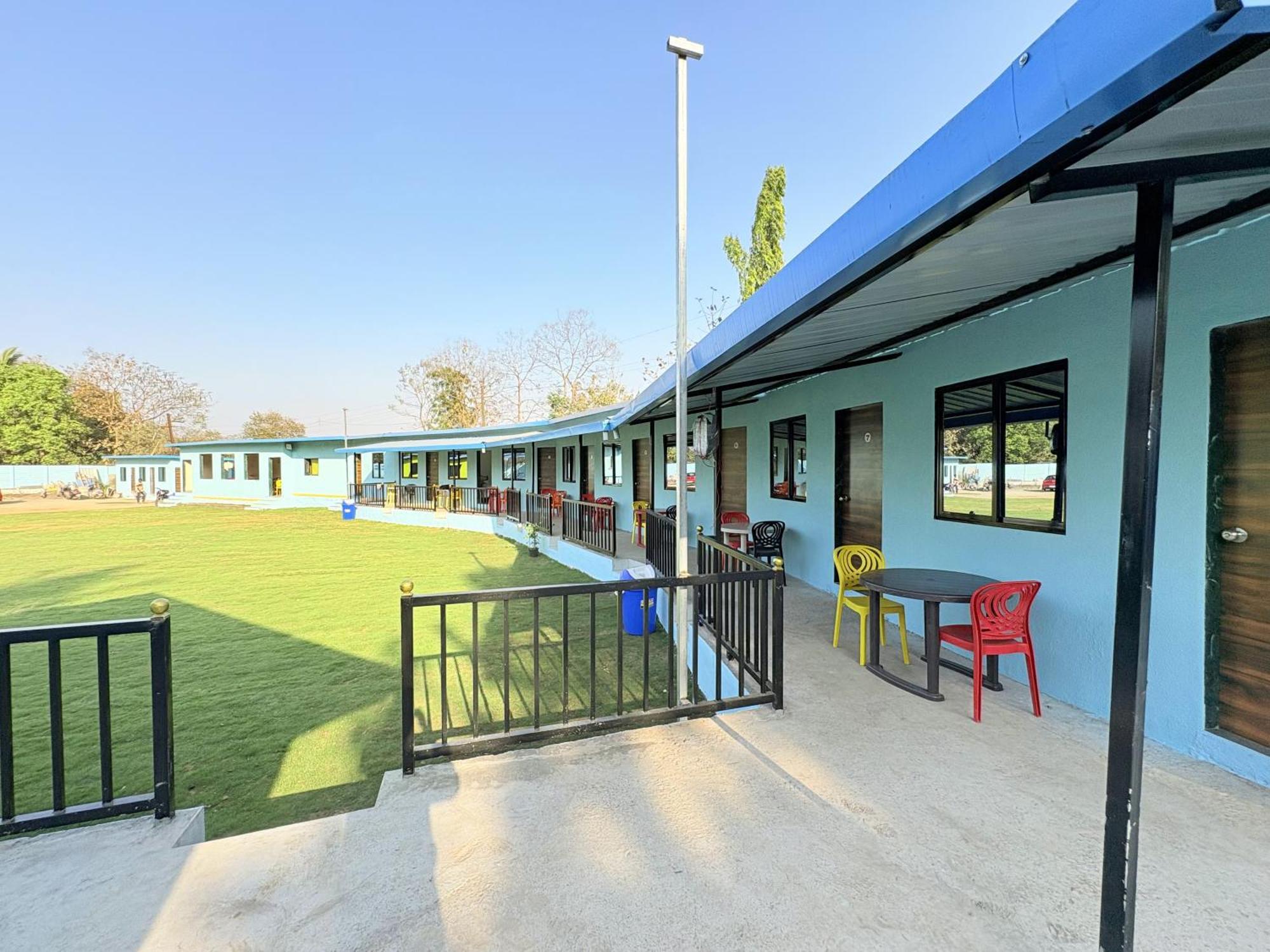 Deep Bhavani Resort 卡尔贾特 外观 照片